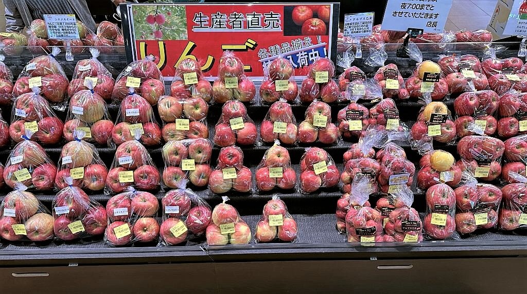 ★超SALE★黒柿のりんご 入荷情報】秋の味覚「りんご」「柿」が入荷いたしました！！ | 畑と