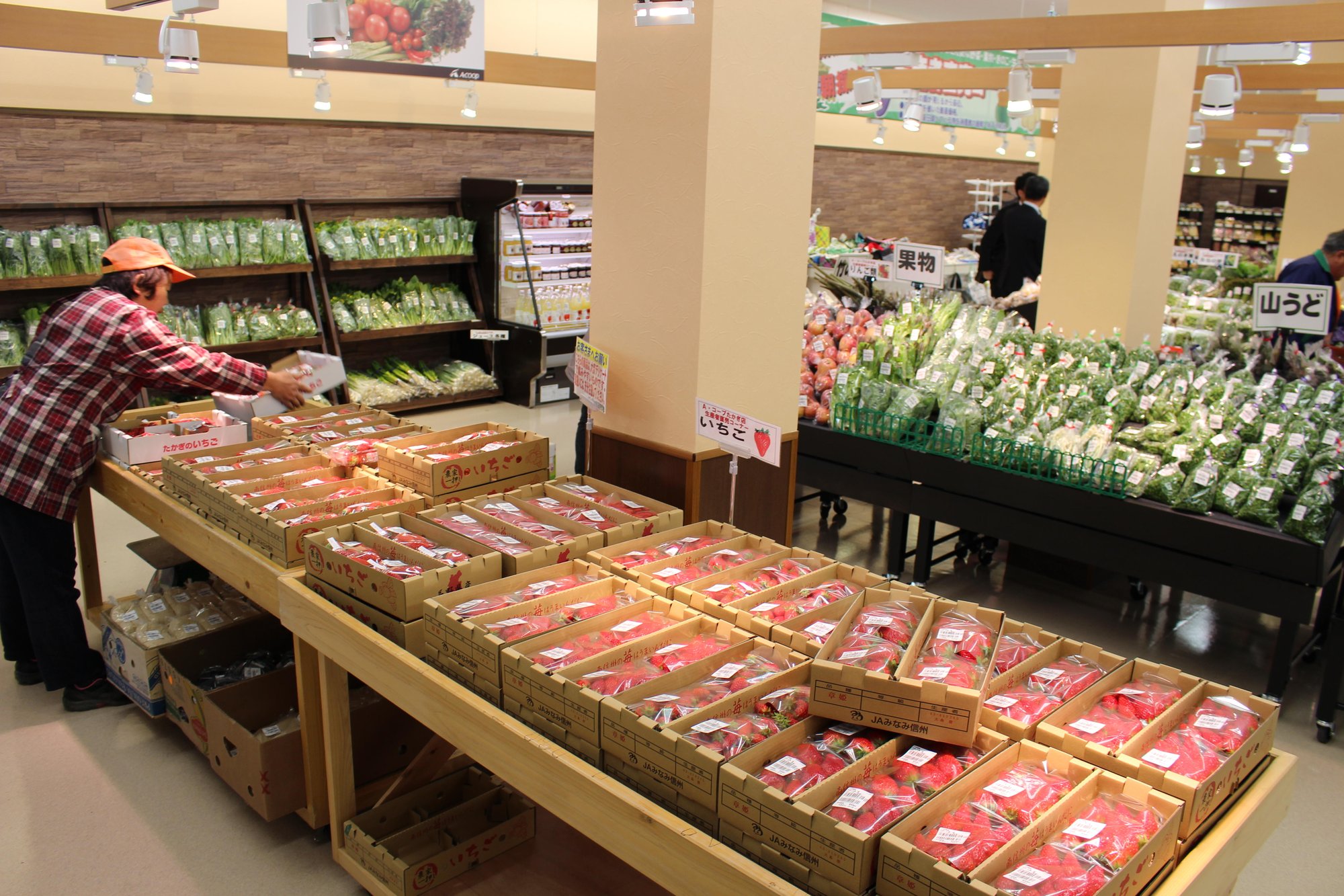 旬の野菜や果物を取り揃えています